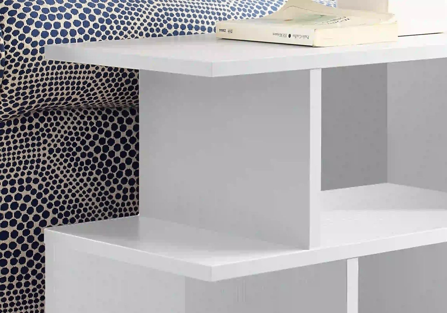 White Accent Table / Side Table - I 2475